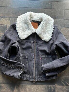 Levi's Fall Insulated Trucker Jean Jacket - NEW